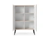 Geöffneter Schrank in Beige mit weißem Korpus und stabilen schwarzen Metallbeinen.