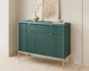 Modernes dunkelgrünes Sideboard mit Gold-Akzenten in hellem Wohnzimmer.