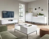 Wohnzimmerset: Weißes TV-Board, Couchtisch und Sideboards mit schwarzen Beinen.