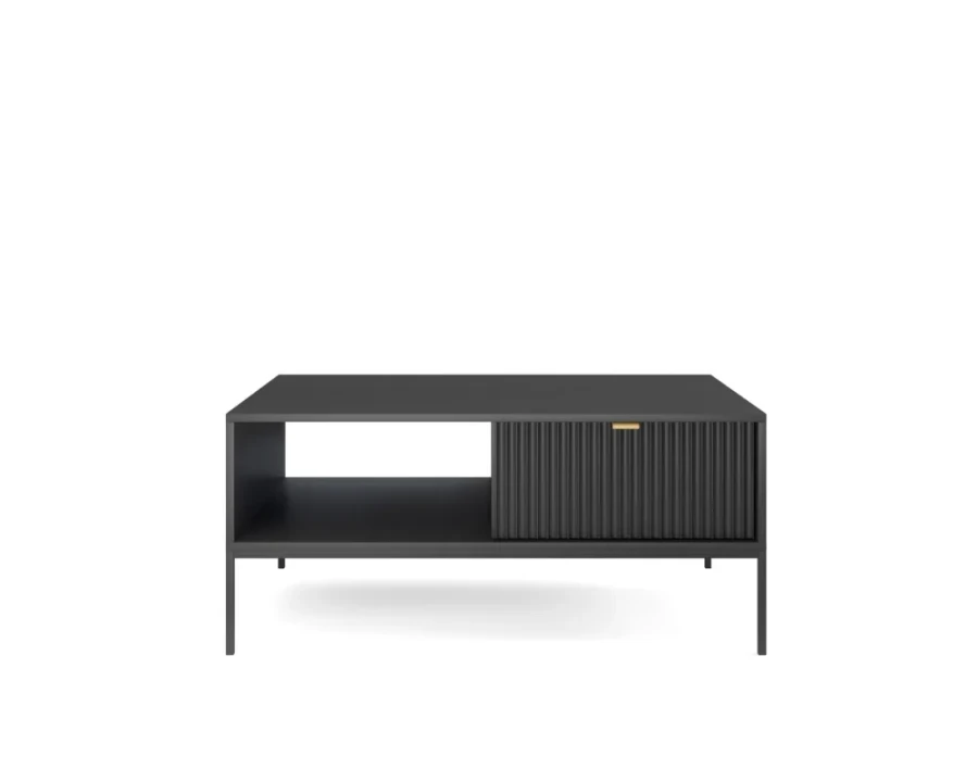 Moderner schwarzer Couchtisch mit geriffelter Schublade und schwarzen Metallbeinen.