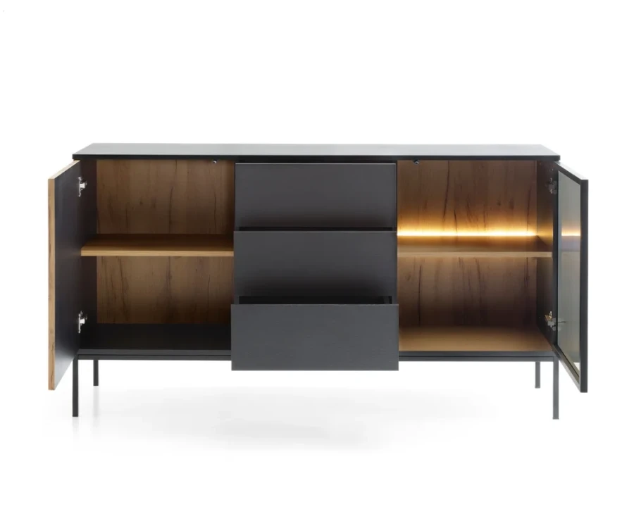 Geöffnetes Sideboard der Sentio Serie zeigt großzügigen Stauraum, Schubladen und beleuchtete Glasböden.