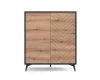 Frontansicht eines modernen Highboards in Eiche-Nachbildung mit Fischgräten-Design.