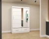 Weißer Schwebetürenschrank mit Spiegel und zwei Schubladen vor heller Wand.