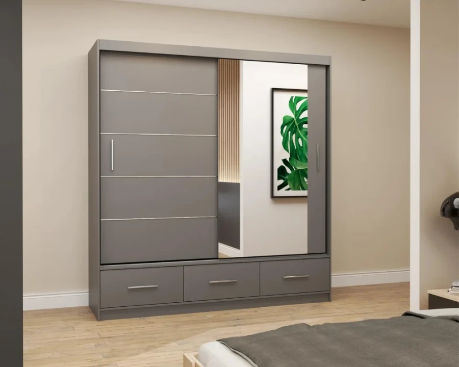 Grauer Schwebetürenschrank mit Spiegel und drei Schubladen im modernen Schlafzimmer.