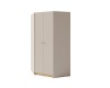 Eckkleiderschrank in modernem Beige mit filigranen Griffen und Holzsockel.