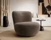 Moderner Bouclé-Sessel in Braun, rundes Design für eine minimalistische Inneneinrichtung.