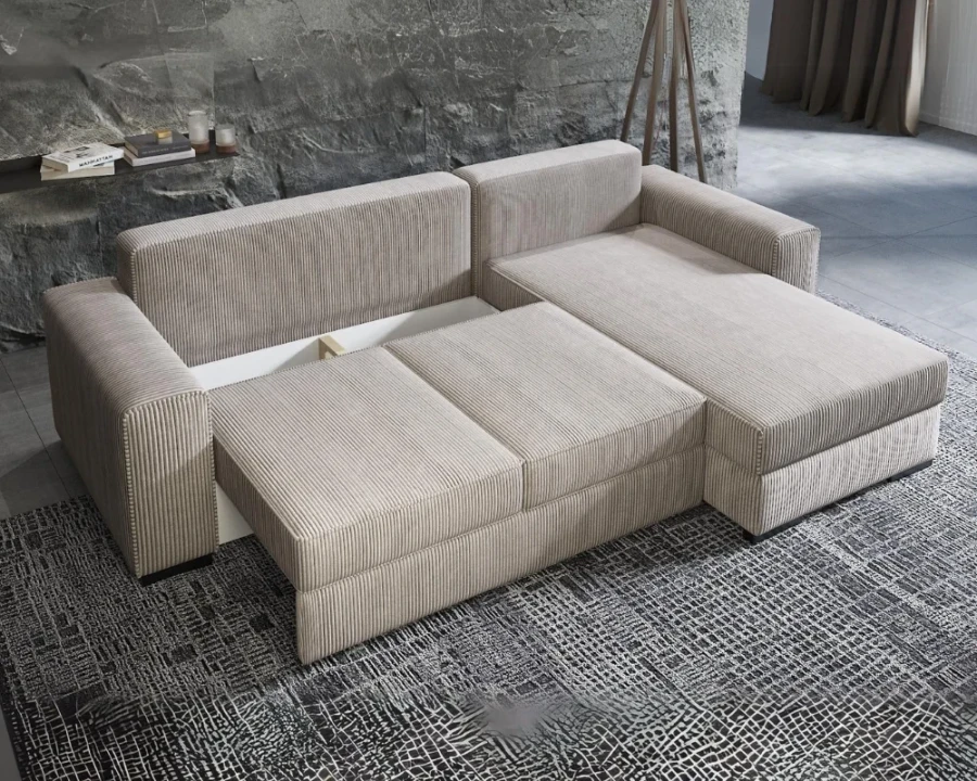Beiges Ecksofa mit Bettfunktion aus Cordstoff in einem modernen Wohnzimmer.