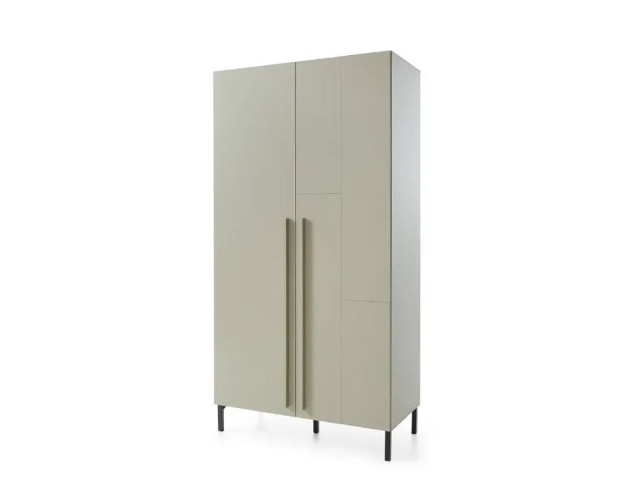 Moderne kledingkast in saliegroen met minimalistisch design en zwarte metalen poten.