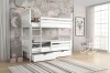 Kinder-Stockbett in Weiß vor einer Wand mit Tiermotiven und Schaukelstuhl