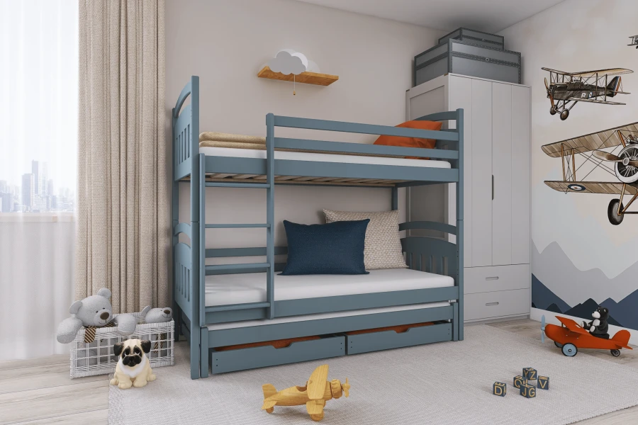 Kinderkamer-inspiratie met grijze hoogslaper, speelgoed en vliegtuig-muursticker.