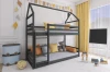 Gezellig ingerichte kinderkamer met grijs huis-stapelbed, kussens en speelgoed.