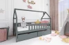 Graues Kinder-Hausbett in einem liebevoll dekorierten Kinderzimmer