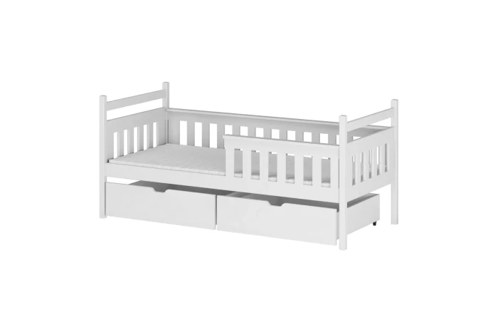 Weißes Kinderbett aus Holz mit praktischem Rausfallschutz und zwei Rollschubladen.