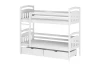 Wit houten stapelbed voor kinderen met ladder en praktische bedladen.
