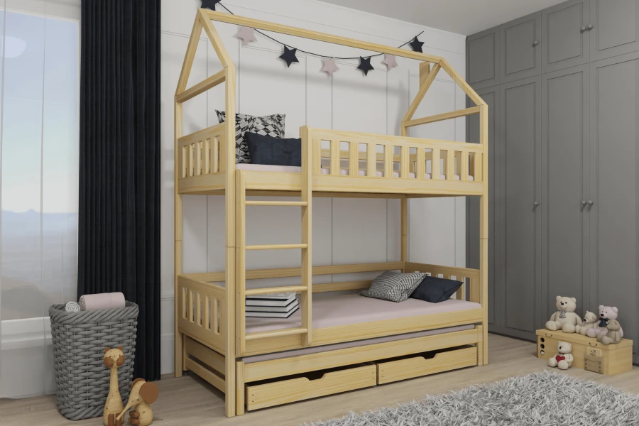 Stijlvolle kinderkamer met een stapel-huisbed van massief hout en gezellige decoratie.