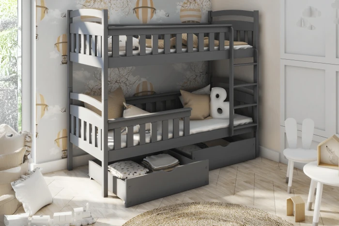 Modern eingerichtetes Kinderzimmer mit grauem Hochbett und gemütlicher Dekoration.
