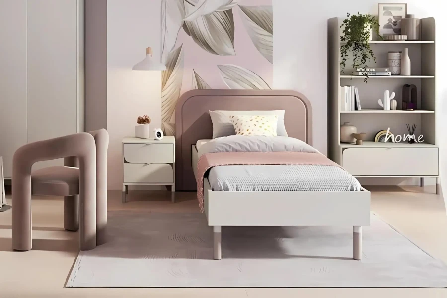 Modernes weißes Jugendbett mit rosa Polsterkopfteil in einem stilvoll eingerichteten Zimmer.