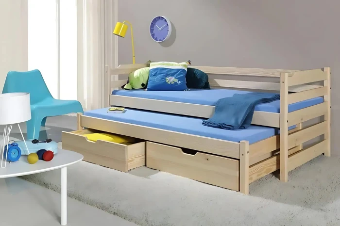 Naturholz Kinderbett aus Kiefer mit zweiter Liegefläche und praktischen Auszugschubladen.