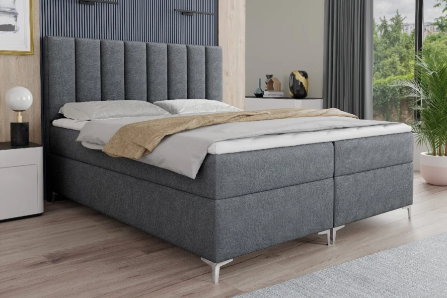 Elegantes graues Boxspringbett mit vertikal gestepptem Kopfteil im Schlafzimmer