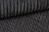 Detailweergave van de ribbelstructuur van de donkergrijze ribstof voor het gestoffeerde bed.
