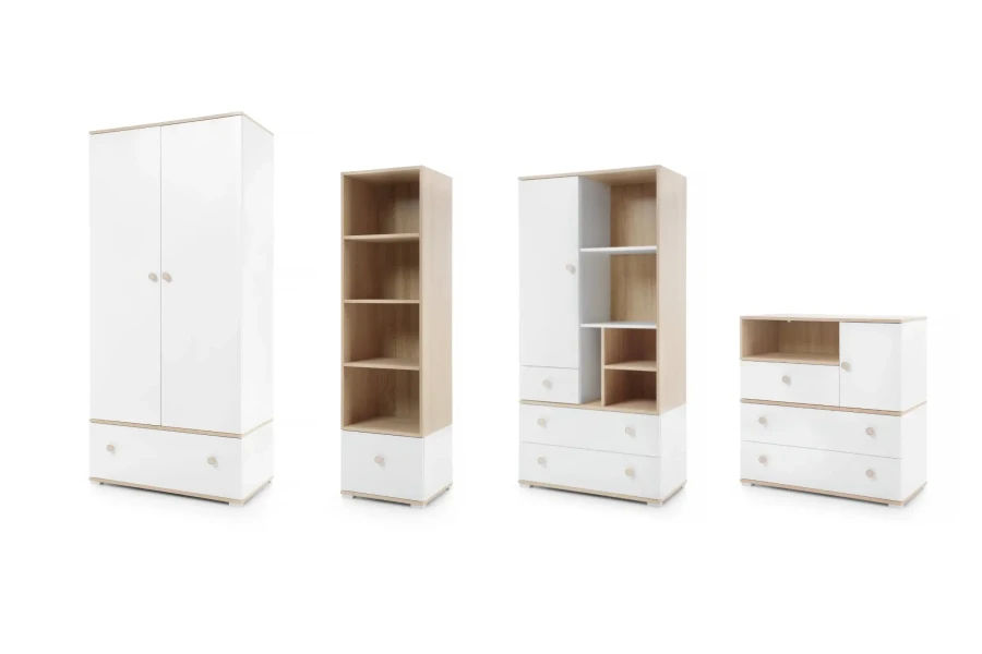 Set aus Kleiderschrank, Standregal und zwei Kommoden in Weiß und Eiche für das Kinderzimmer.