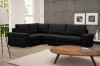 Schwarzes Ecksofa als elegantes Möbelstück in modernem Wohnzimmer.