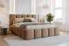 Gemütliches Polsterbett in Beige mit Bouclé-Bezug im modernen Schlafzimmer-Ambiente.