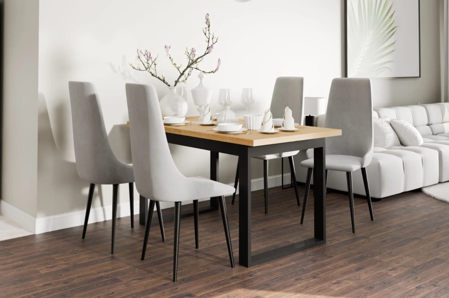 Stilvolle Essgruppe: Moderner Holztisch mit 4 hellgrauen Stühlen in einer hellen Wohnzimmer-Umgebung.