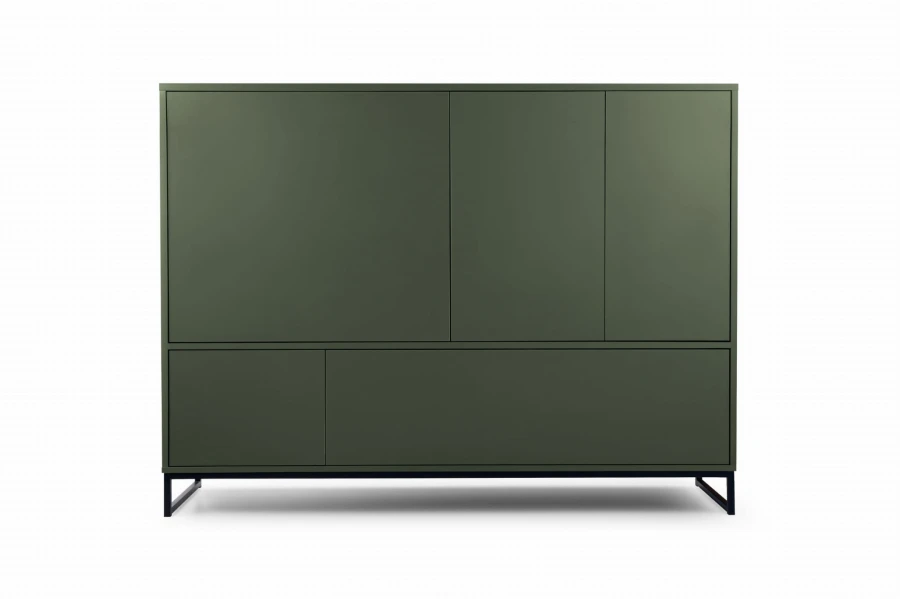 Modernes dunkelgrünes Highboard mit schwarzen Metallfüßen in der Frontansicht.