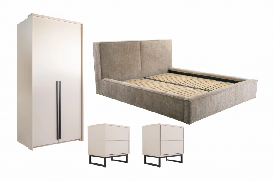Schlafzimmerset mit beigem Kleiderschrank, Polsterbett und zwei passenden Nachtschränken.