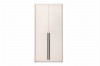 Moderner zweitüriger Kleiderschrank in Beige mit langen schwarzen Griffen.