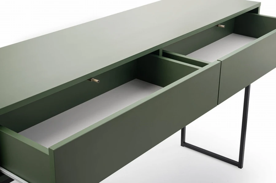 Grüne Konsole mit zwei geöffneten Schubladen und schwarzem Metallgestell.