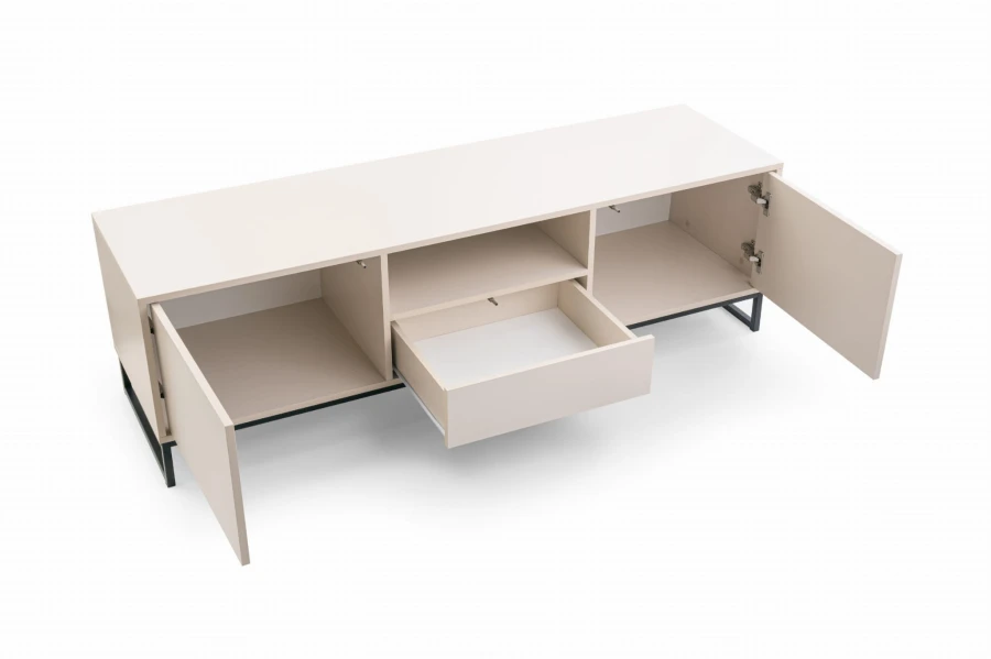 Beiges TV-Lowboard mit zwei offenen Türen und einer Schublade, modernes Design mit Metallfüßen.