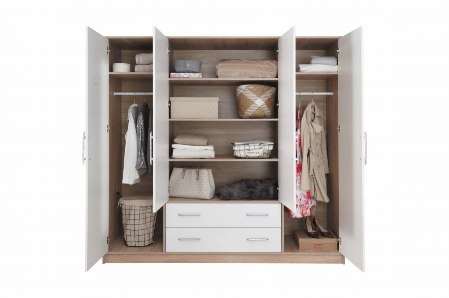 Geöffneter Kleiderschrank mit Kleiderstangen, Fachböden und Schubladen
