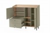 Modernes Sideboard in Salbeigrün mit offenen Türen und Schubladen für viel Stauraum.