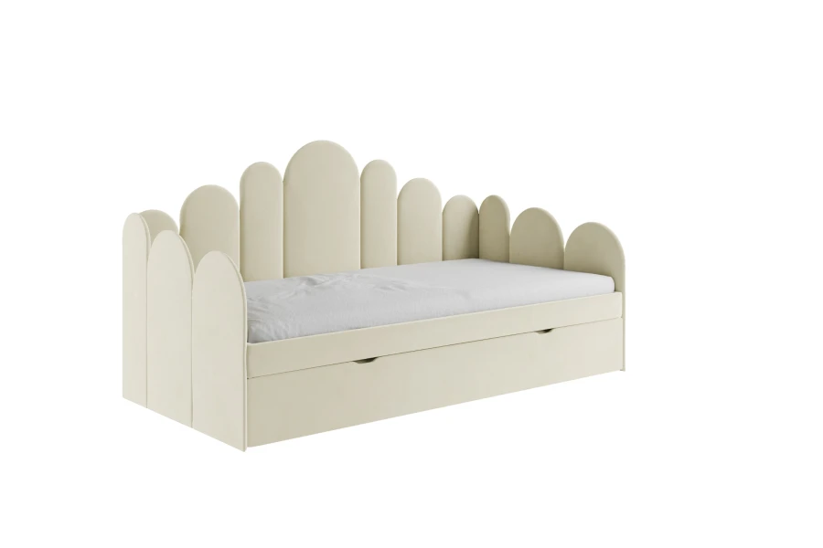 Gemütliches Kinderbett in Beige inklusive weicher Matratze und dekorativ gepolstertem Rahmen.