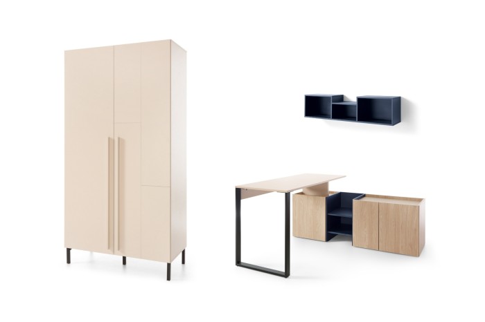 Modernes Möbelset in Beige und Blau mit Kleiderschrank, Schreibtisch und Regal.