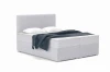Modern boxspringbed in lichtgrijze bouclé-stof met blauwe deken.