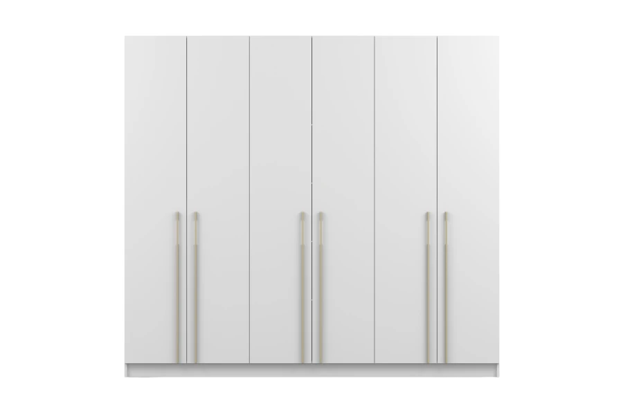 Minimalistischer weißer Kleiderschrank mit 6 Türen und langen goldenen Griffen vor weißem Grund.