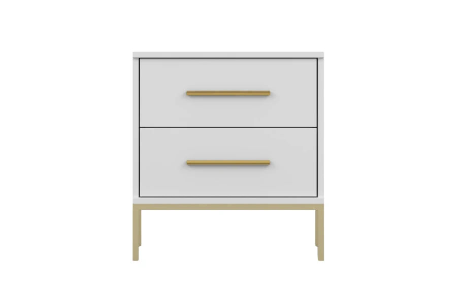 Direkte Frontansicht eines minimalistischen weißen Nachttischs mit zwei goldenen Griffen.
