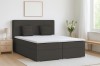Anthrazitfarbenes Boxspringbett in hellem Schlafzimmer mit weißem Topper.