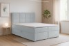 Hellblaues Boxspringbett im Schlafzimmer mit moderner Dekoration und Lampe