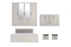 Set-Übersicht: Kleiderschrank, Bett, Sideboard und Nachttische in aufeinander abgestimmtem Beige.