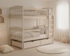 Beiges Etagenbett in gemütlich eingerichtetem Kinderzimmer mit runden Teppichen.