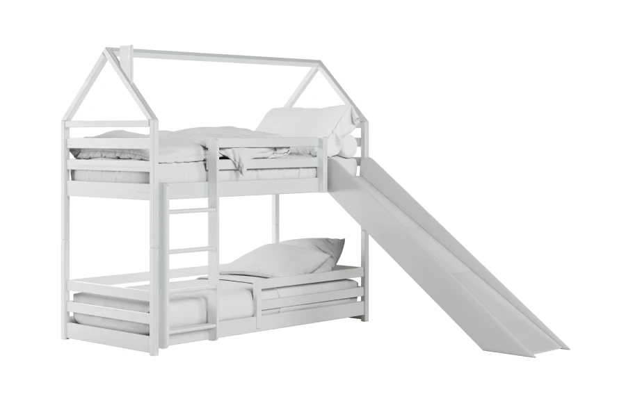 Weißes Etagenbett in Hausform mit Rutsche für Kinder, freigestellt auf weißem Hintergrund.