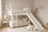 Weißes Etagenbett in Hausform mit Rutsche, perfekt für ein modernes und helles Kinderzimmer.