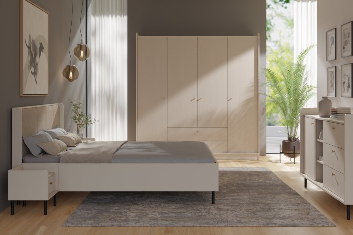 Stilvolles Schlafzimmer-Ambiente mit beigen Möbeln, Kleiderschrank und dekorativen Elementen.