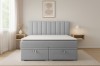 Modernes Boxspringbett David in Hellgrau mit gepolstertem Kopfteil im Schlafzimmer