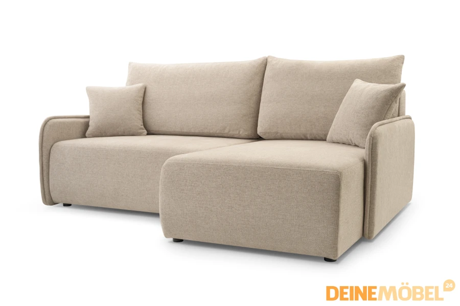 Beiges Ecksofa mit weichen Kissen, Frontansicht für Wohnzimmer.
