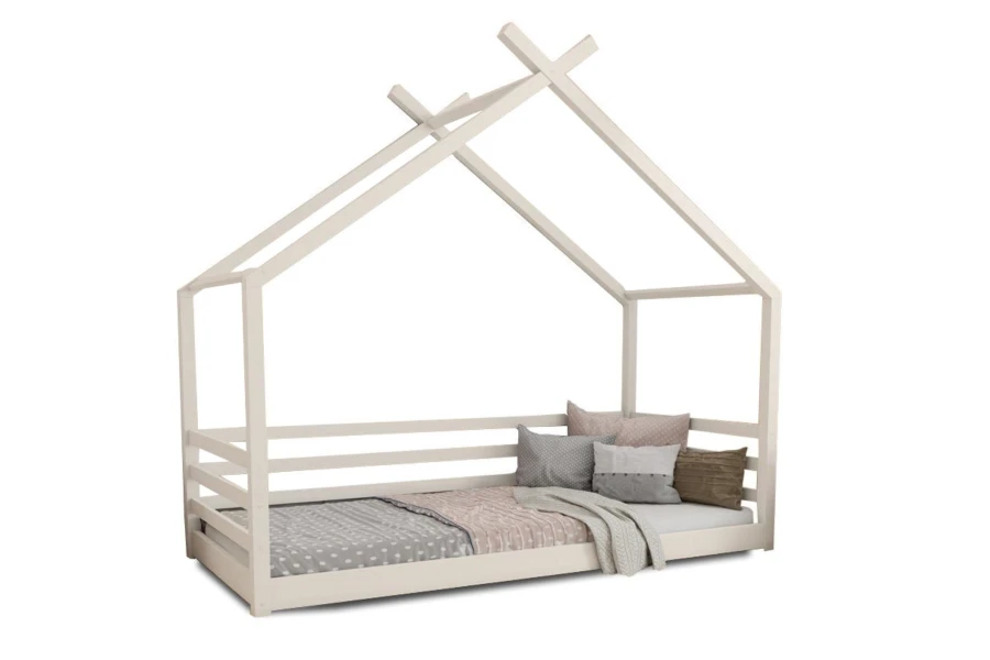 Weißes Hausbett aus Massivholz für Kinder, dekorativ gestaltet mit Kissen und Decke.